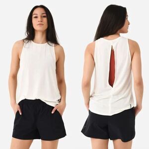 New On Cloud Running Women's Active Open Back Tank Top in White, Size Large